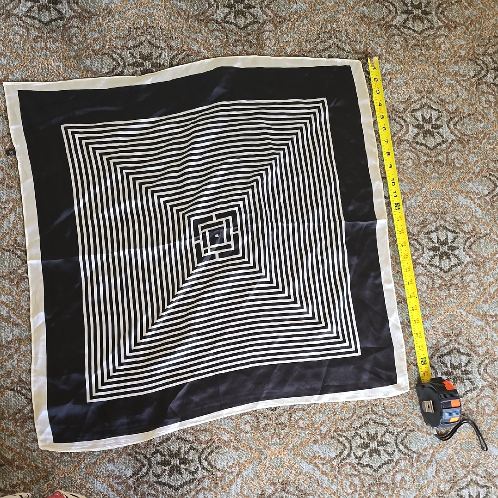 Geometric Black and White Accent Scarf